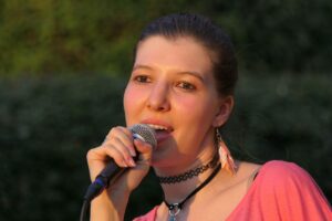 singer, live music, singing, to sing, music, microphone, live, musician, the sole holder, singer, singing, singing, singing, singing, singing