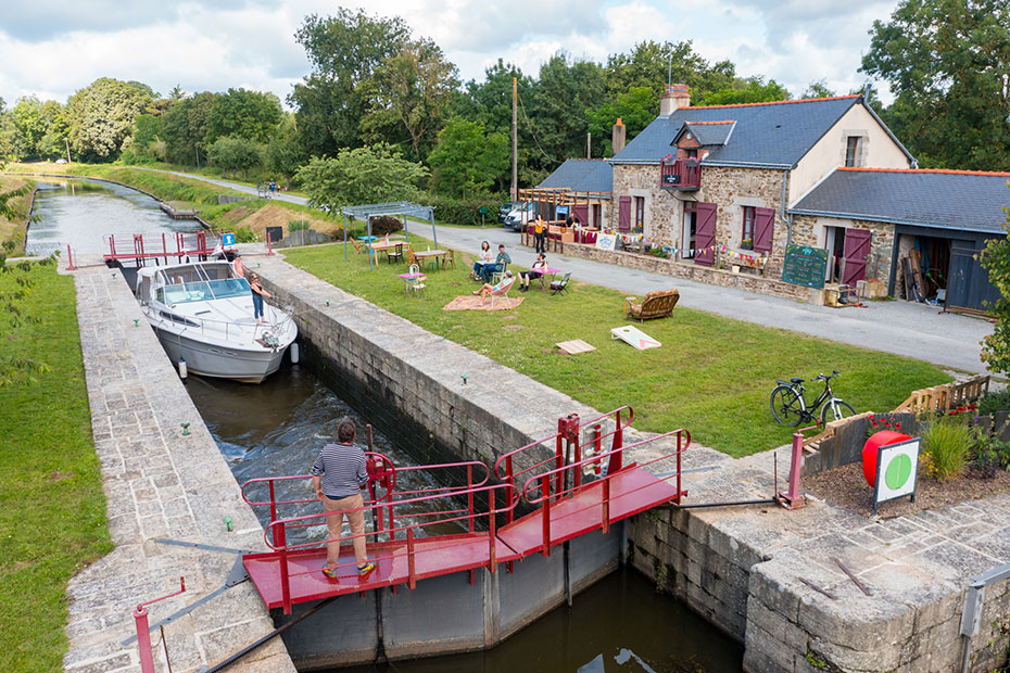 "Le Canal de Nantes à Brest"